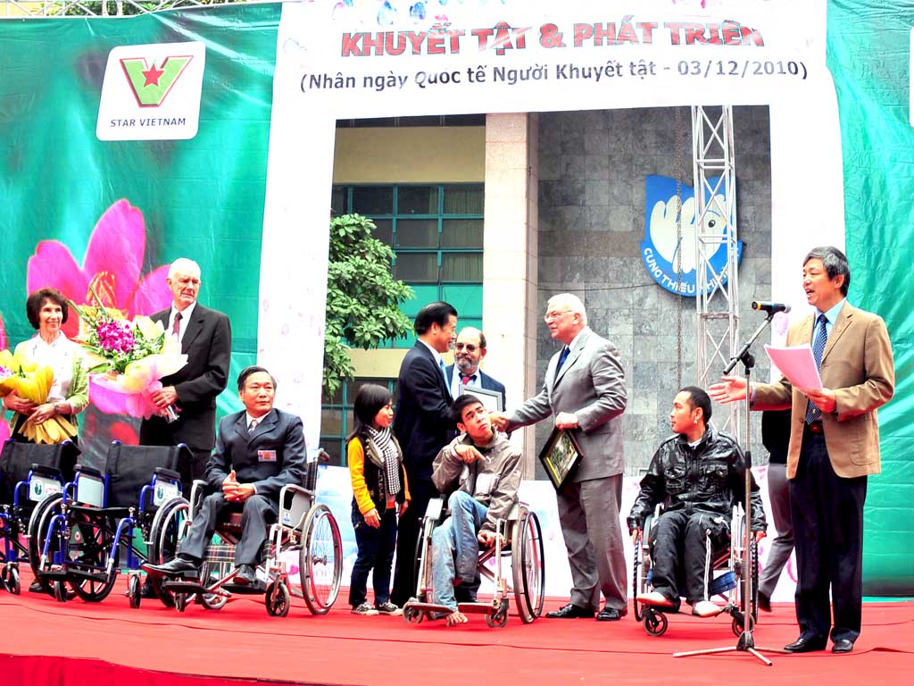 การชุมนุมและพบปะสังสรรค์เพื่อขานรับวันคนพิการสากล